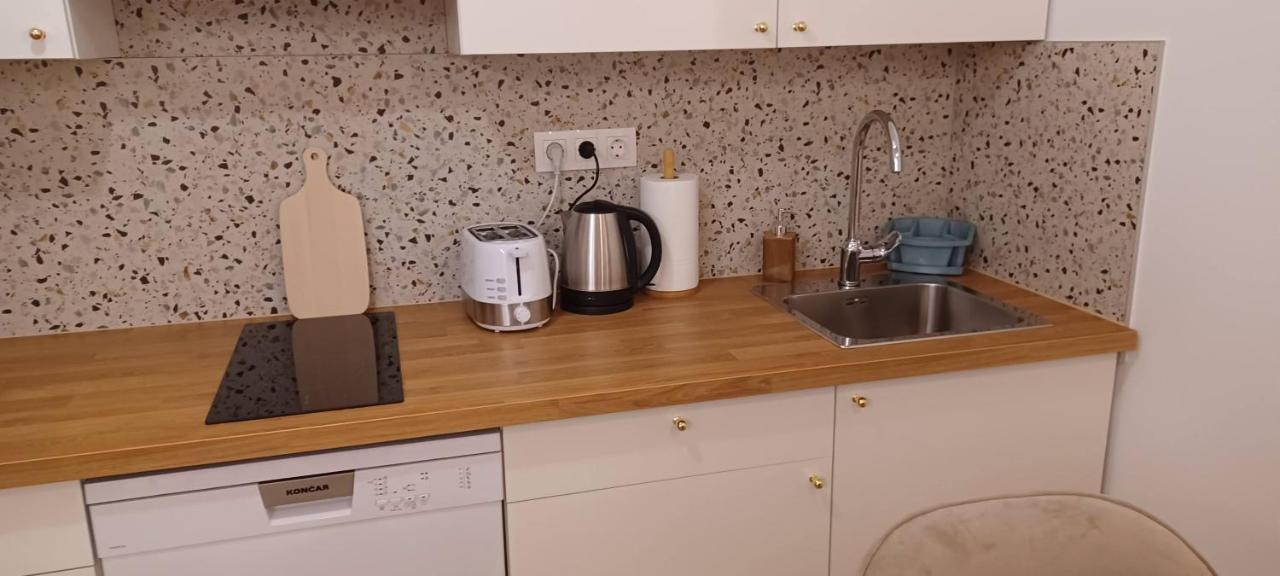 Studio Apartman Four Pearls Karlovac Extérieur photo